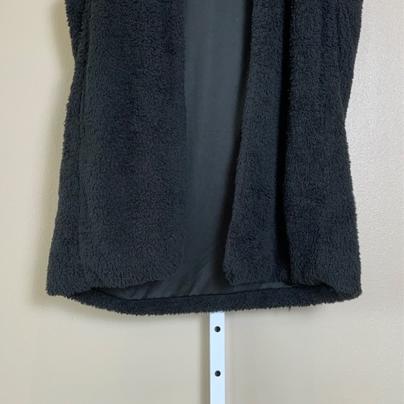 FAVLUX Fuzzy Sherpa Open Hooded Vest - Picture 6 of 16